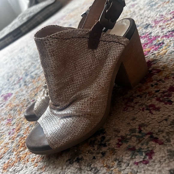 Unity in Diversity Heels - Picture 4 of 6